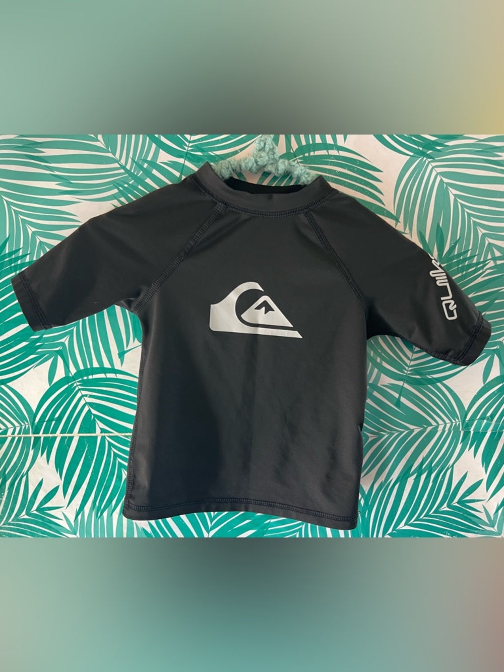 Quiksilver Black Kids Short-Sleeve Rashguard with White Logo Sz 4